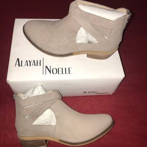 Fashionable wedged booties